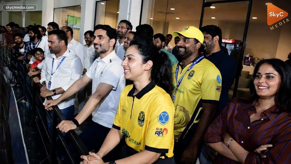 ఏపీఎల్ ఫైనల్ కు హాజరైన మంత్రి లోకేష్,తేజస్విని