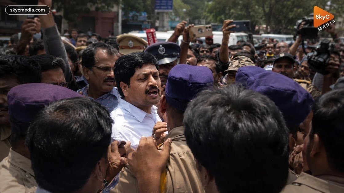 మంత్రి కొల్లు రవీంద్రని నిలదీసిన మహిళలు