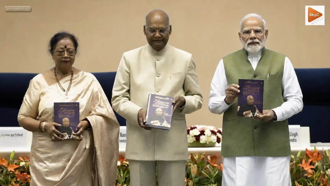 రామ్ నాథ్ కోవింద్ ఆత్మకథను ఆవిష్కరించిన ప్రధాని మోదీ