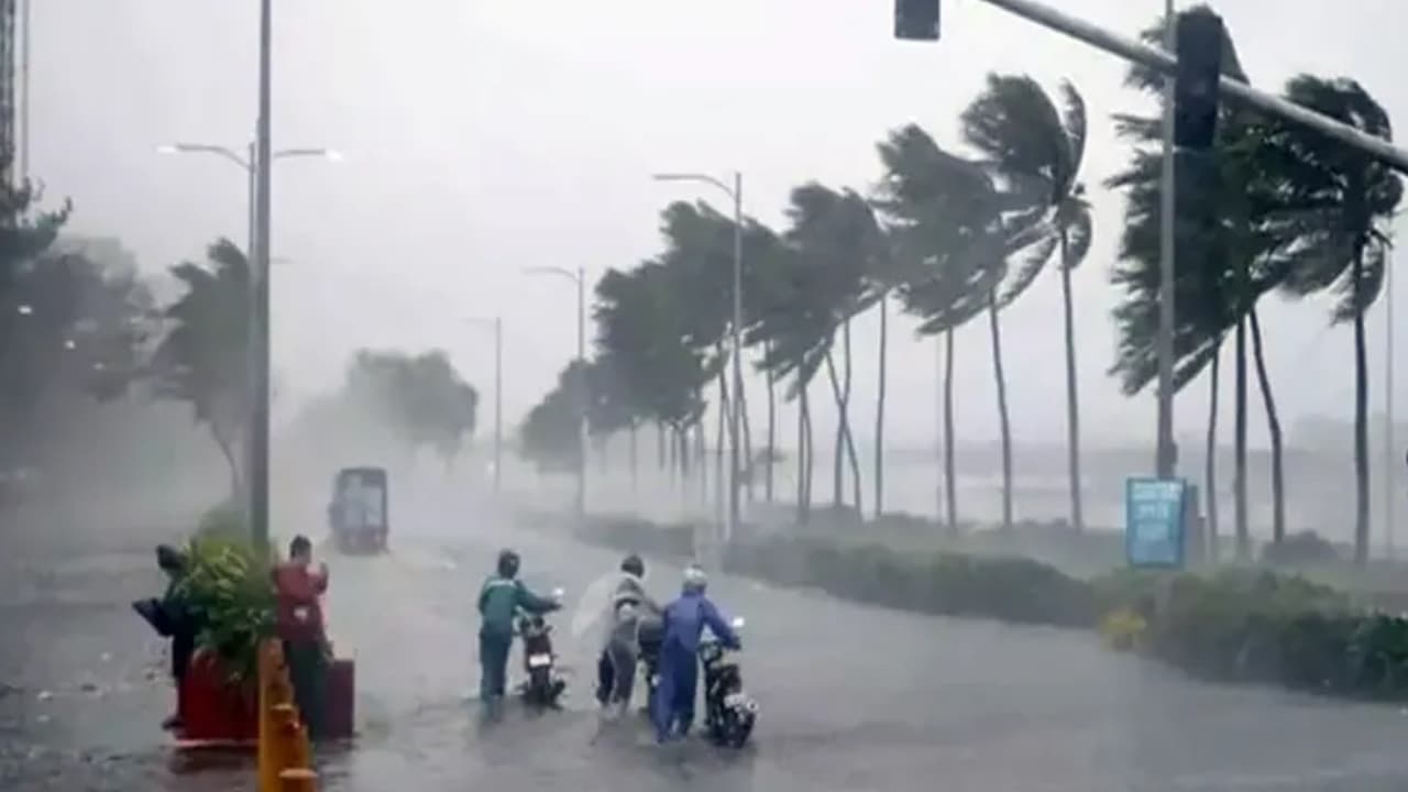 ఏపీకి రెడ్ అలర్ట్.. పిడుగులు, ఈదురుగాలులతో భారీ వర్షం.. ప్రజలు అప్రమత్తంగా ఉండాలి