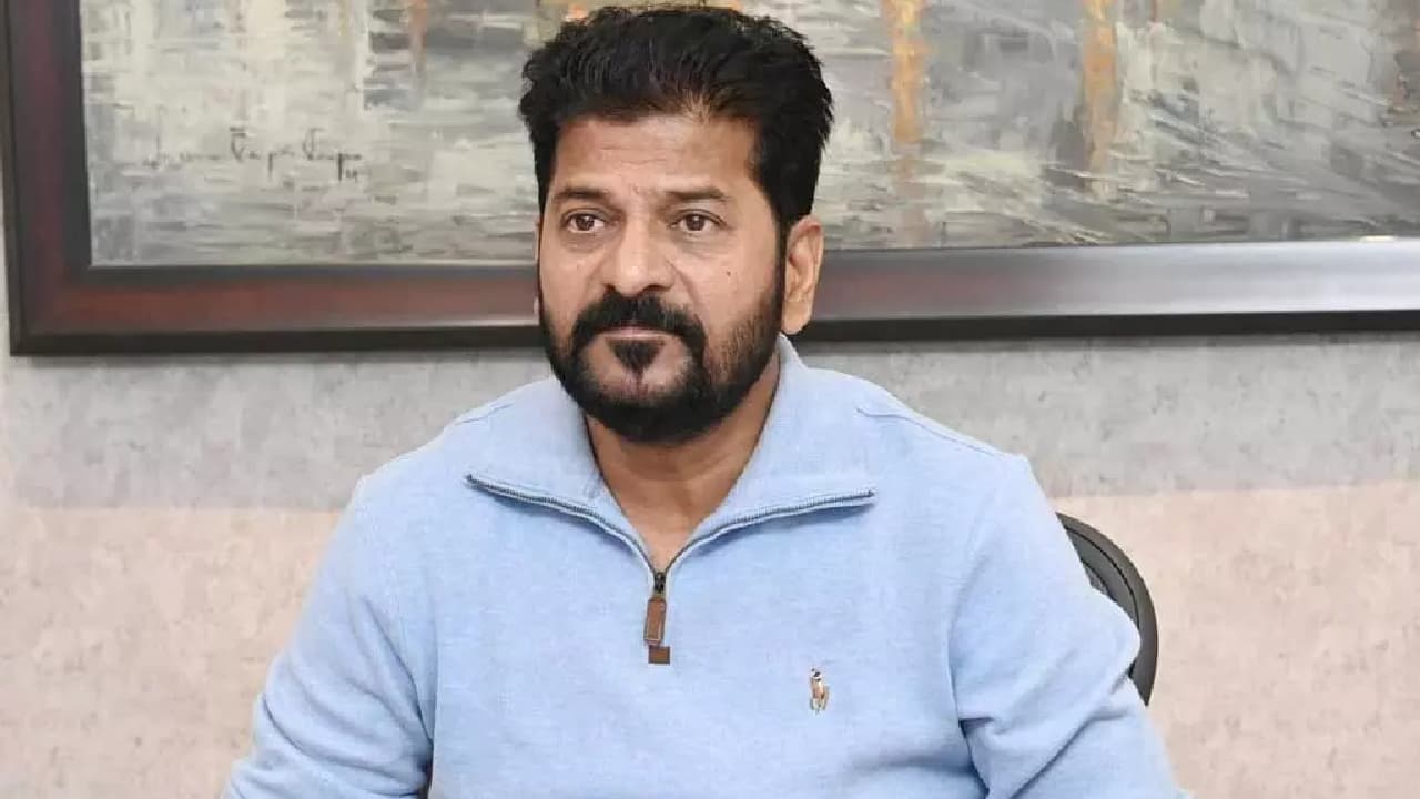 హైదరాబాద్ లో వర్షం.. సీఎం రేవంత్ రెడ్డి ప్రయాణిస్తున్న విమానం దారి మళ్లింపు
