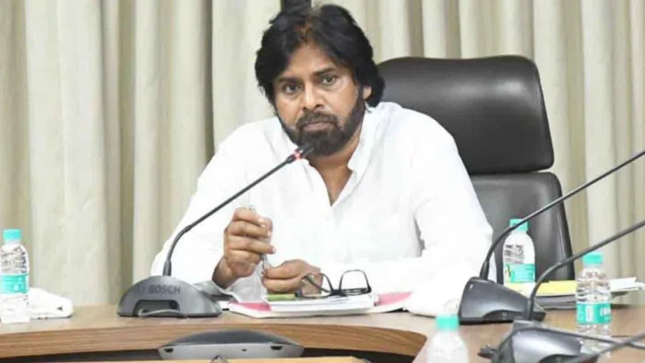 కేరళకు ఏపీ డిప్యూటీ సీఎం పవన్ కల్యాణ్.. 20రోజులు అక్కడే.. కారణం ఇదే