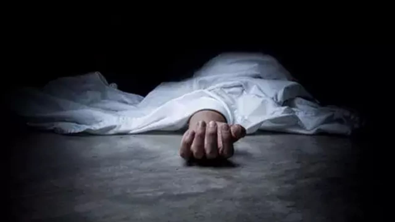 విశాఖలో దారుణం.. మూడు మృతదేహాల లభ్యం