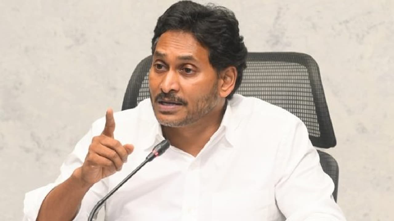 డీఎస్సీలో అక్రమాలు జరగడం నిజం.. అది వాళ్ళు కూడా అంగీకరించారు.. వైఎస్ జగన్ సంచలన కామెంట్స్