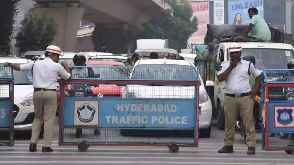 Hyderabad Traffic Alert: వాహనదారులు అలర్ట్.. రేపు హైదరాబాద్లో భారీగాట్రాఫిక్ ఆంక్షలు.. ఈ రూట్స్ లో అస్సలు వెళ్లకండి!