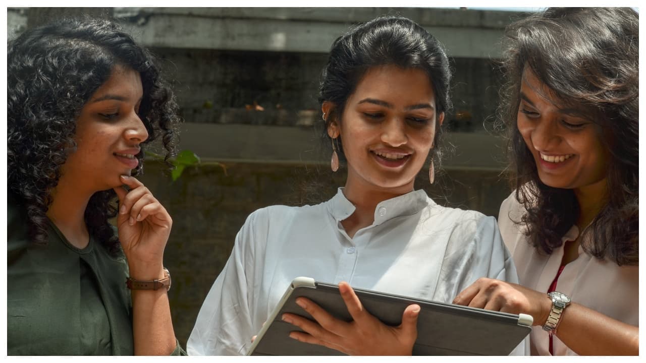 డిగ్రీ చదివితే చాలు.. నెలకు రూ.85,920 జీతంతో ప్రభుత్వ బ్యాంకులో ఆఫీసర్ జాబ్స్