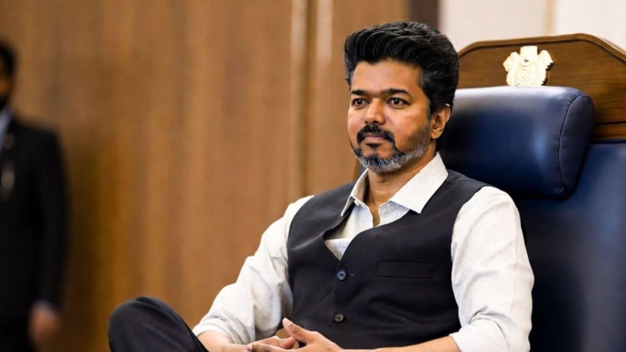 బాక్సాఫీస్ ను దున్నేసిన దళపతి టాప్ 10 సినిమాలు ఇవే.. కోలీవుడ్ లోనే నెంబర్ 1