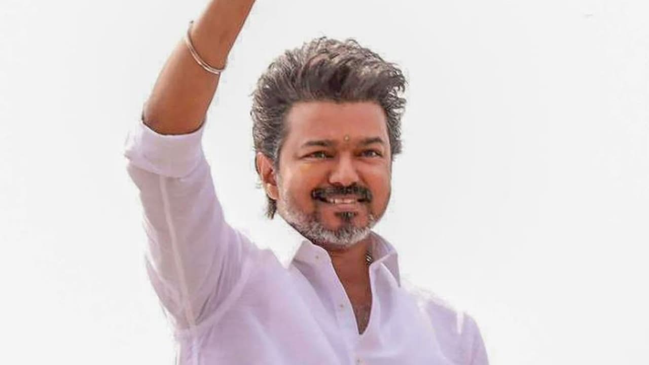 కోట్ల రెమ్యూనరేషన్ తీసుకునే విజయ్ సీఎంగా ఎంత జీతం తీసుకుంటున్నాడో తెలుసా? పెట్రోల్ కి కూడా సరిపోవేమో