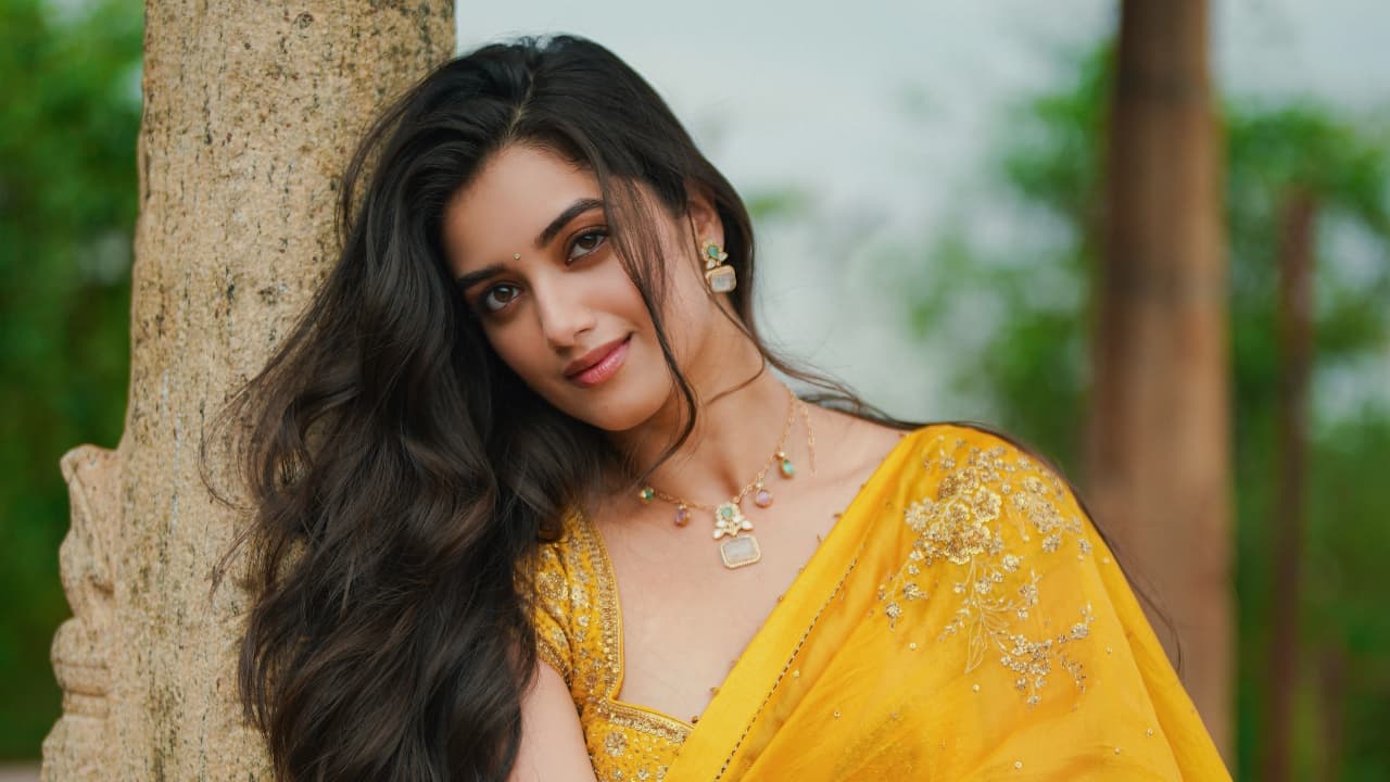 చిన్నప్పుడు తండ్రి పడ్డ కష్టాలు పంచుకుంటూ భాగ్యశ్రీ బోర్సే ఎమోషనల్.. అప్పుడే డిసైడ్