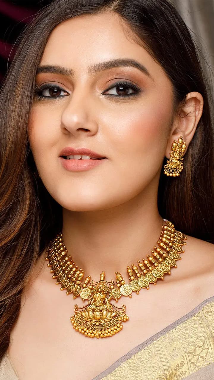 చీరల మీదకు ఇలాంటి టెంపుల్ నక్లెస్ ఒక్కటి ఉన్నా చాలు