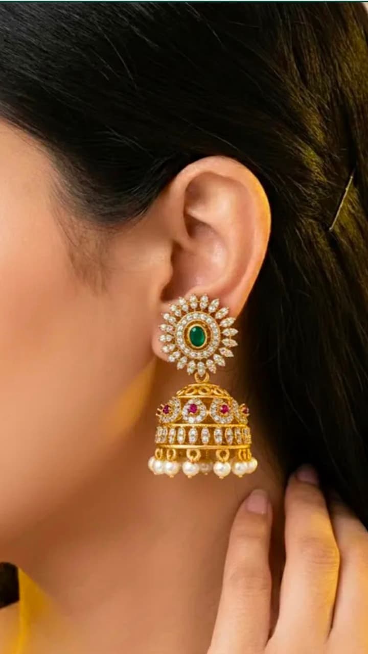 ఈ కాలం అమ్మాయిలు మెచ్చే ట్రెండీ జుంకా డిజైన్లు