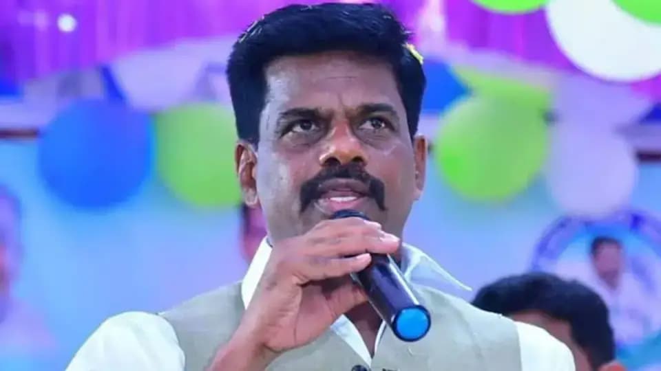 బీసీ రిజర్వేషన్లపై గోరంట్ల మాధవ్ సంచలన వ్యాఖ్యలు! బీసీ రిజర్వేషన్లపై గోరంట్ల మాధవ్ సంచలన వ్యాఖ్యలు!