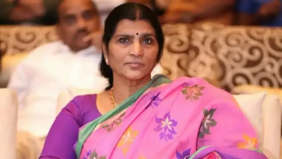చంద్రబాబు రాజకీయ పర్వం: లక్ష్మీపార్వతి ధ్వజం!