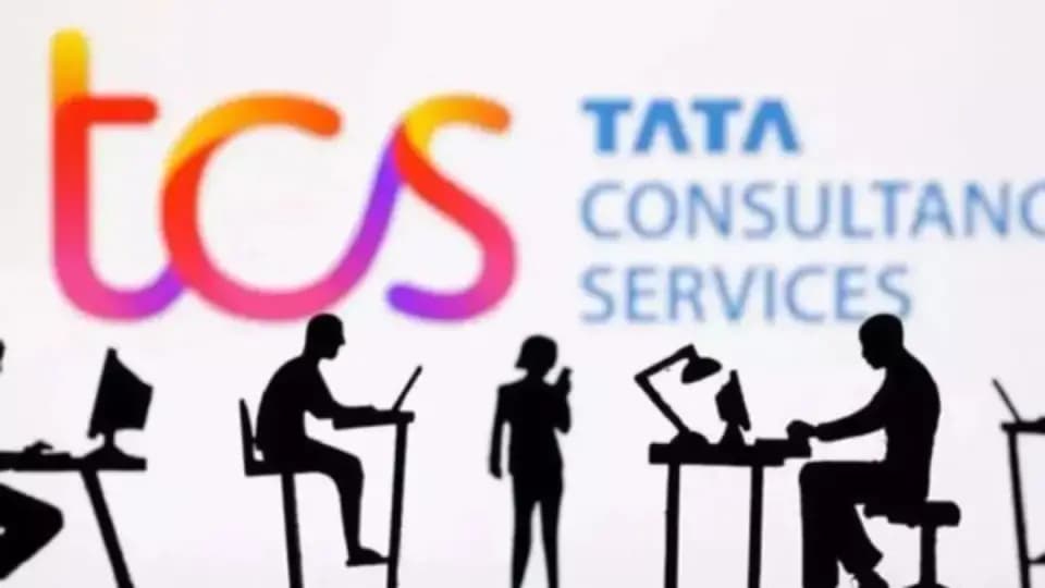 అమెరికా నిర్ణయంపై టీసీఎస్ 15,000 ఉద్యోగాలు! అమెరికా నిర్ణయంపై టీసీఎస్ 15,000 ఉద్యోగాలు!