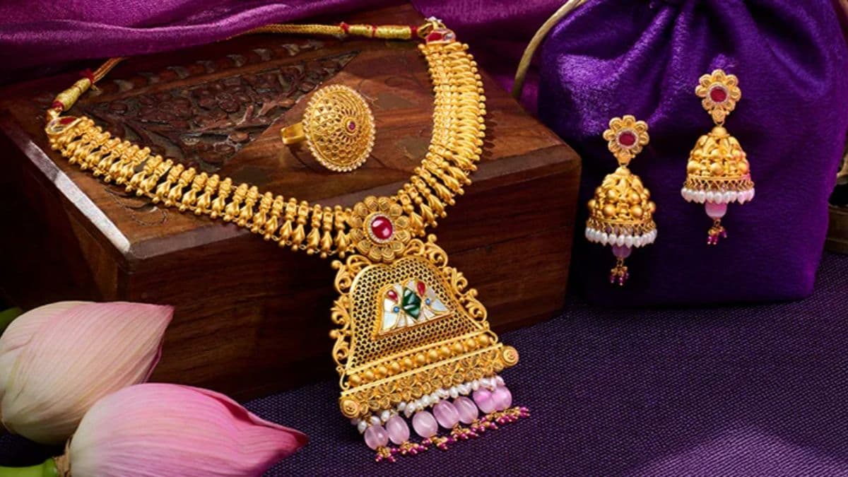 రూ. 7,500తగ్గిన బంగారం.. రూ. 20,000 పడిపోయిన వెండి.. జూన్ 12వ తేదీ ధరలు ఎలా ఉన్నాయంటే