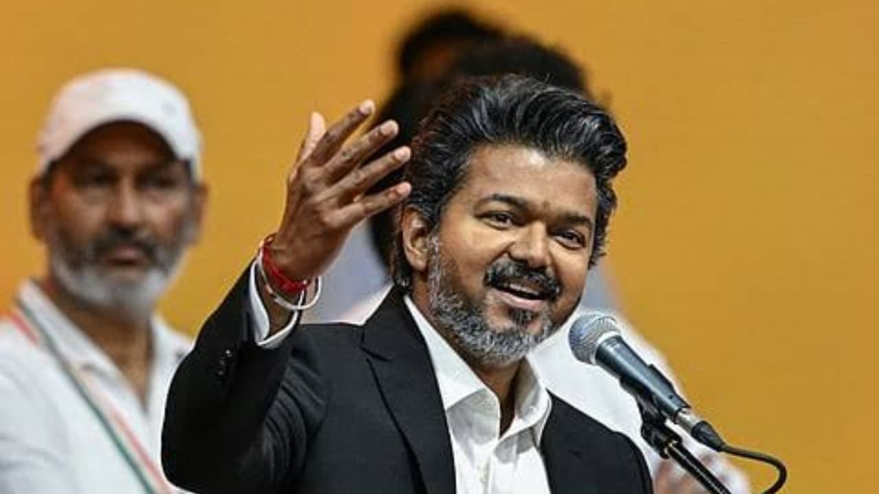 స్టార్ హీరో నుండి ముఖ్యమంత్రి పీఠం వరకు.. అసలు సిసలు జన నాయకుడు’ విజయ్ ప్రస్థానం