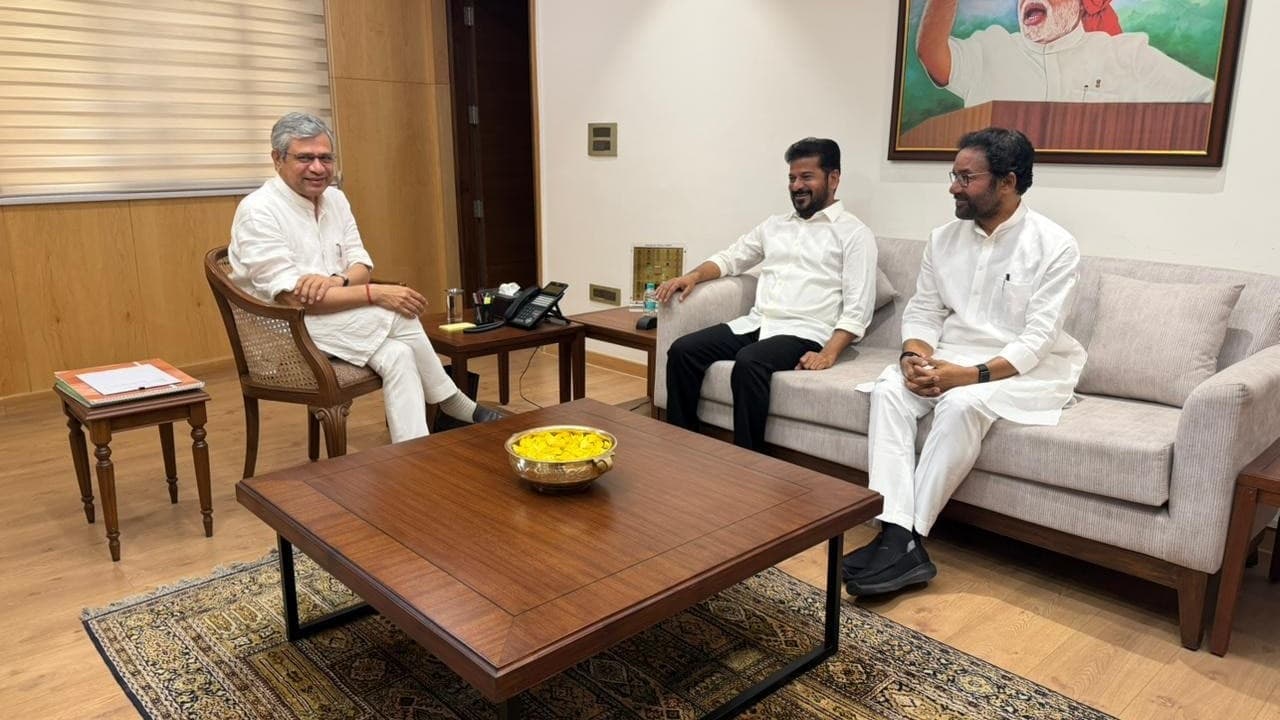 మెట్రోపై చ ర్చ లు సక్సెస్.. ఫేజ్- విస్త ర ణ కు క న్స ల్టెంట్ గా