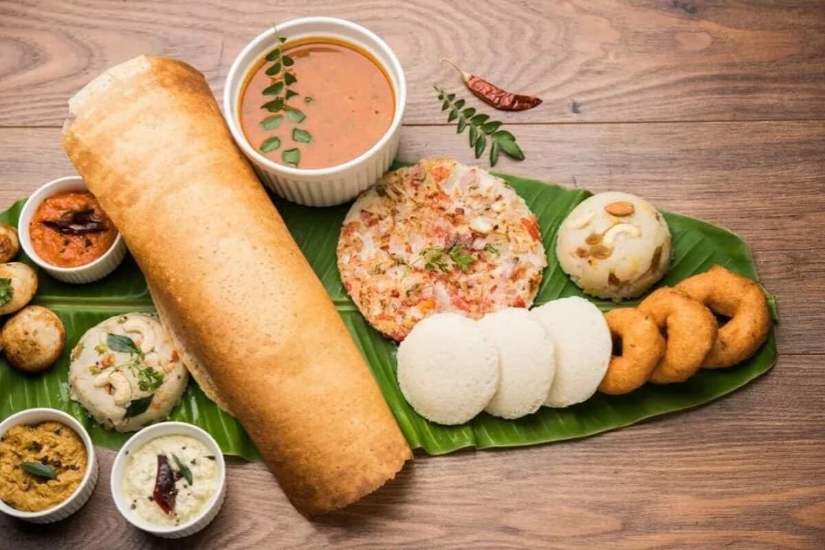ఆ ప్రాంతంలో నిత్యం టిఫిన్ ఉచితం..365 రోజులు ఎప్పుడు వచ్చినా ఫుడ్ పెడతారు