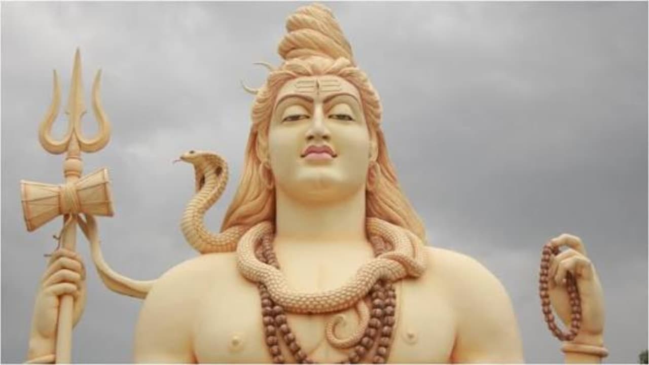 శ్రావణ సోమవారం రోజున ఆచరించాల్సిన నియమాలు.. చేయాల్సిన వ్రతాలేమిటి
