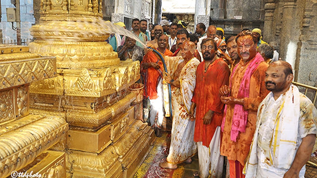 శ్రీవారి ఆలయంలో శాస్త్రోక్తంగా కోయిల్ ఆళ్వార్ తిరుమంజనం.. దర్శన వేళలు, సేవల రద్దు వివరాలు ఇవే