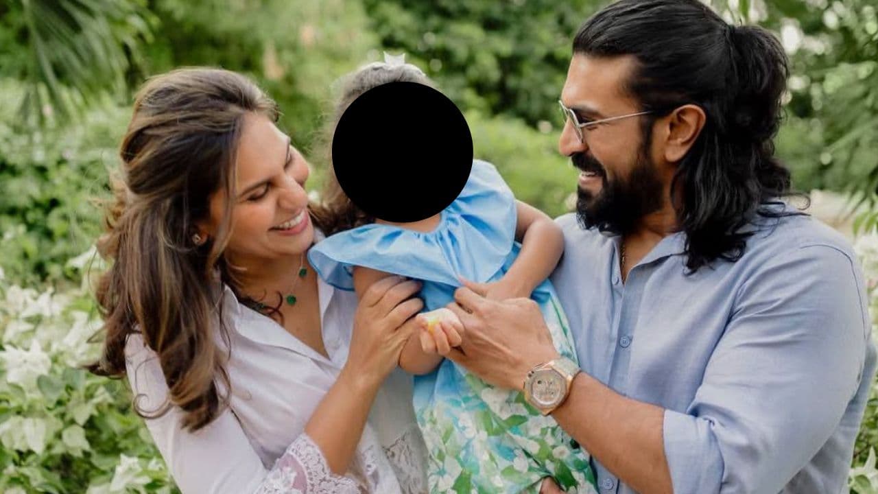 క్లిన్ కారా ముఖాన్ని మొదటిసారి చూపించిన రామ్ చరణ్.. బర్త్ డే సందర్భంగా మెగా సర్ ప్రైజ్
