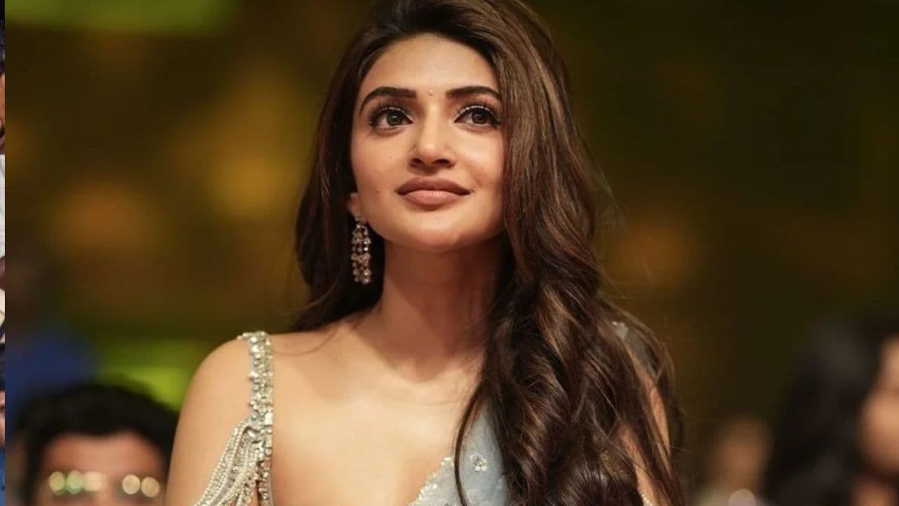 సోషల్ మీడియాలో టాప్ ఎర్నర్ గా దూసుకెళ్తున్న శ్రీలీల.. సంపాదన ఎంతంటే