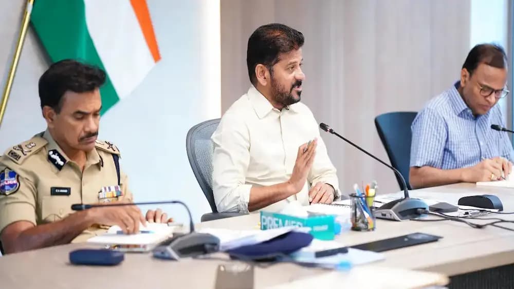 వర్షాల నేపథ్యంలో అధికారుల సమన్వయ లోపంపై సీఎం రేవంత్ రెడ్డి ఫైర్