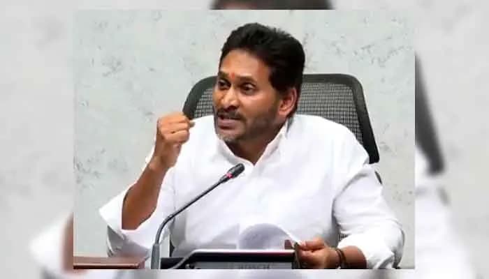 మెగా డీఎస్సీ నియామక ప్రక్రియపై జగన్ తీవ్ర ఆరోపణలు