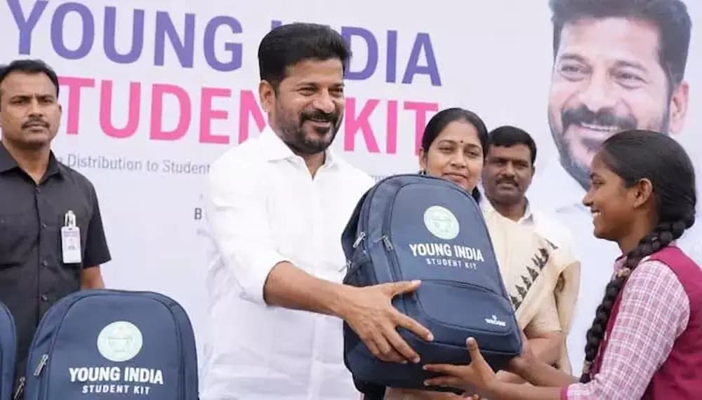 విధ్వంసమైన విద్యాశాఖను వికాసం వైపు నడిపిస్తున్న - రేవంత్