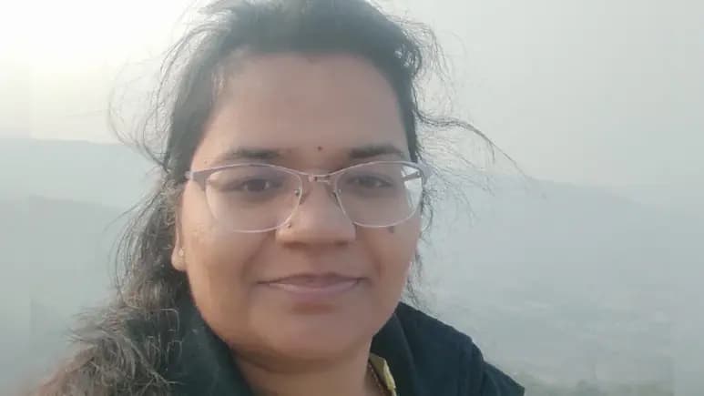 మియాపూర్ లో దారుణం.. బిడ్డతో సహా బిల్డింగ్ పైనుంచి దూకిన టెక్కీ