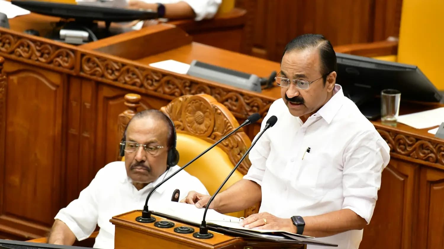 మలబార్ కు అంతర్జాతీయ ఫుట్ బాల్ స్టేడియం, కొచ్చికి ఫిల్మ్ సిటీ