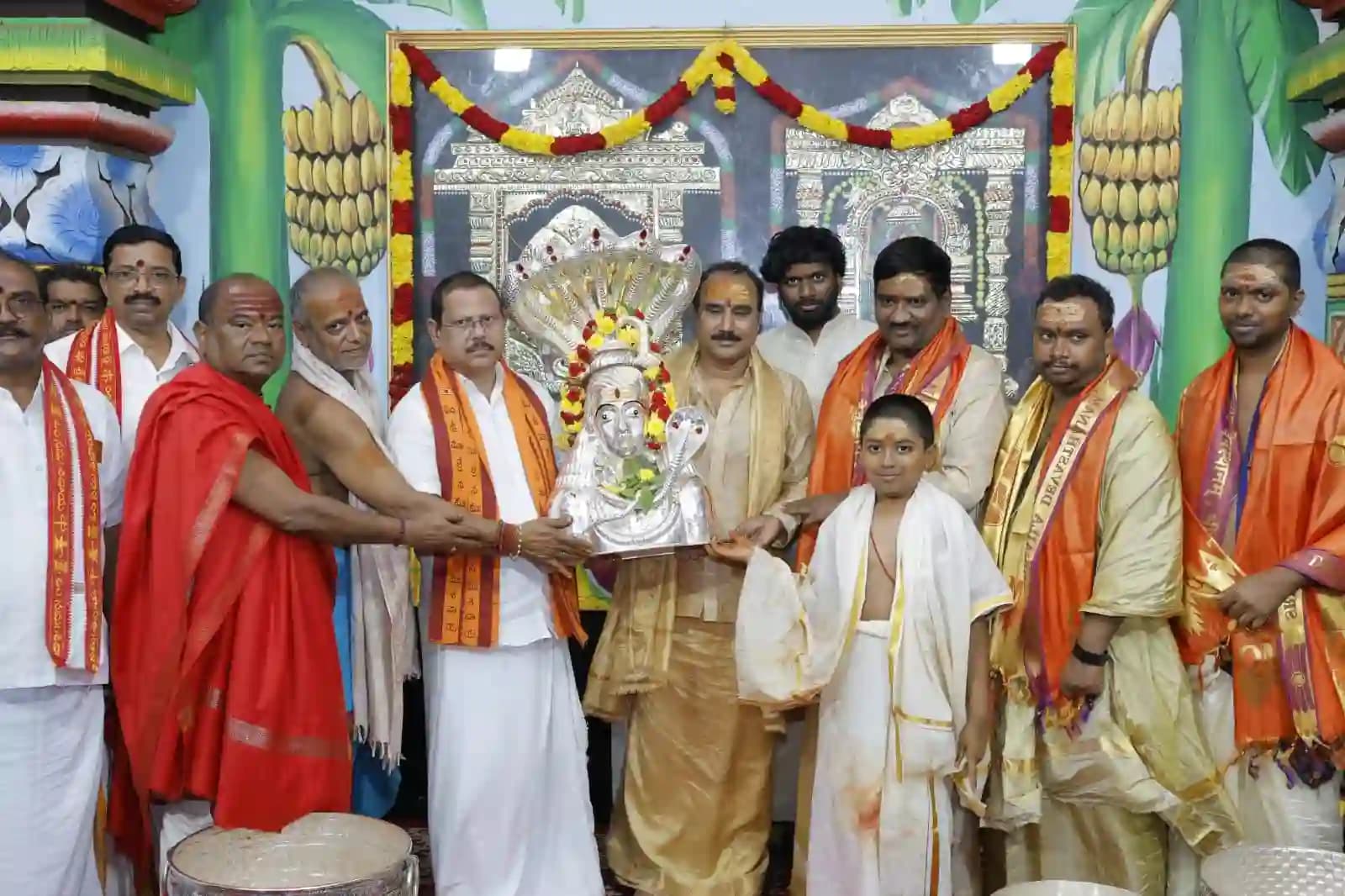 శ్రీశైలంలో భక్తుల భారీ విరాళం