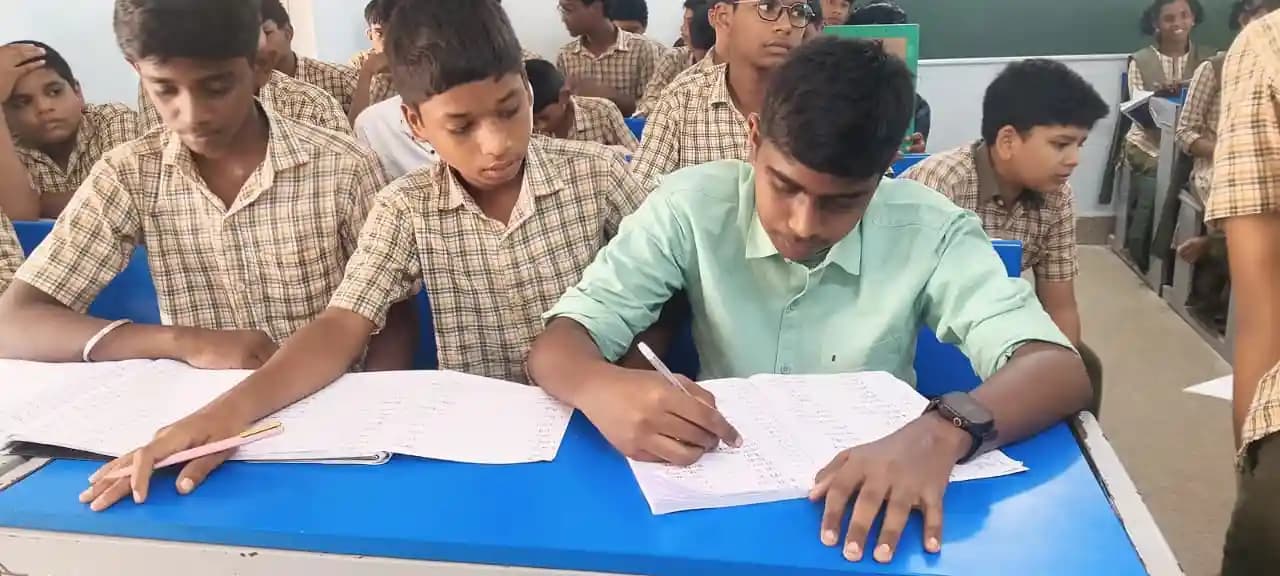 సర్కారు బడిలో కలెక్టర్ కొడుకు