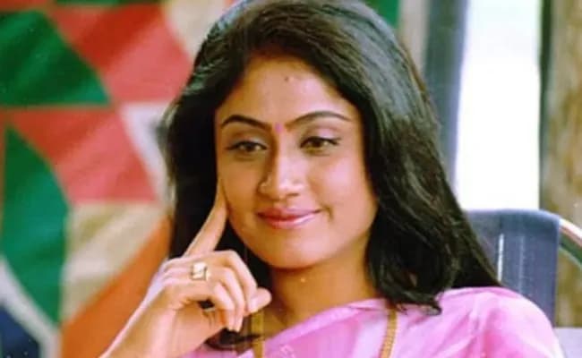 Vijayashanti Ignores Revanth Has Hotline With Delhi