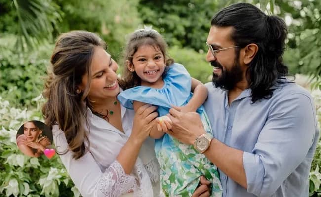Pic Klinkaaras Precious Moment With Charan Upasana