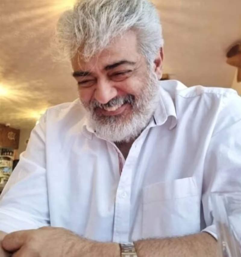 Ajith Delights His Young Fans