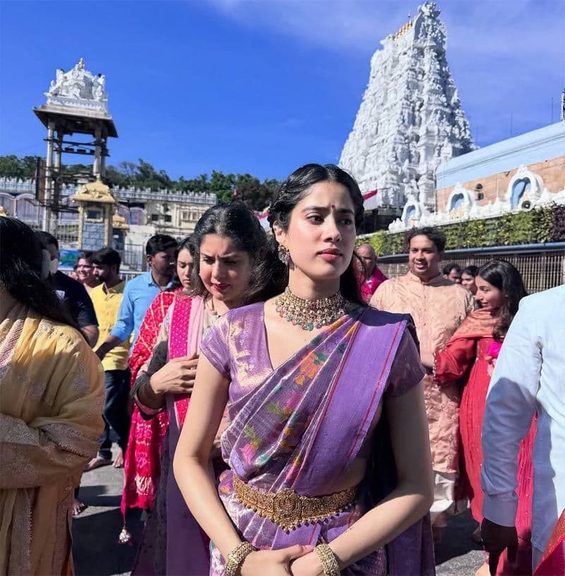 Janhvi Visits Tirupati For Peddi Success