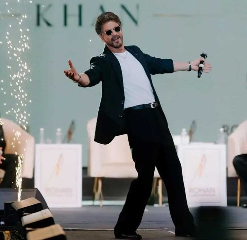 Srk Reply To Female Fan Surprises
