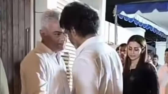 Vijay Trisha Krishnan Visit Ajith Kumar S Home As Actor Mourns Loss Of His Mother Mohini Mani