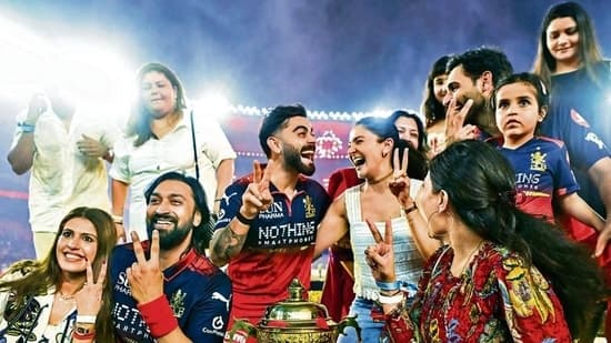 Ee Sala Cup Namde Yet Again Rcb Goes Back To Back As Virat Kohli Turns Back The Clock