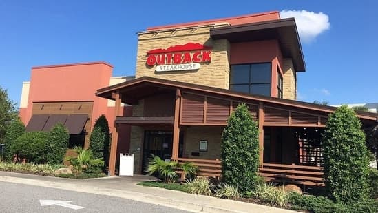 Tracy J Renshaw Outback Steakhouse Lawsuit 5 Things On Woman Suing Company After Slipping On Mashed Potatoes