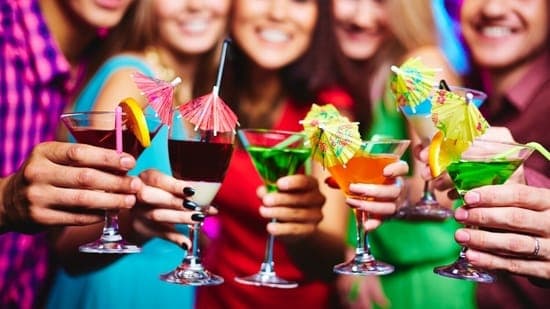 Bored With The Same Summer Drinks Try These 3 Colourful Tropical Coolers Perfect For Pool Parties And Weekend Brunches