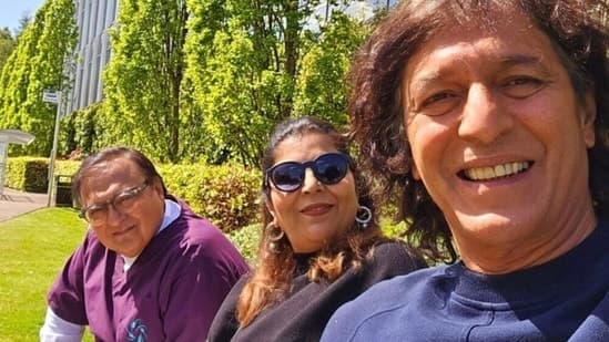 Rakesh Bedi Kept Talking About Dhurandhar On Hai Jawani Toh Ishq Hona Hai Set Chunky Panday Aditya Dhar Ranveer Singh