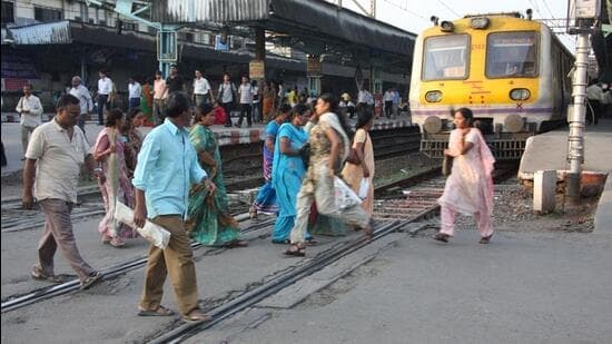 Cm Approves 65 Projects To Make Maharashtra Level Crossingfree