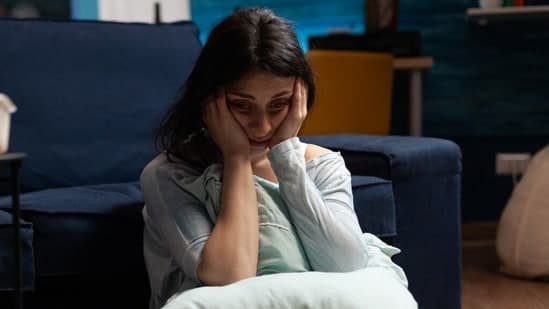 Cant Relax At Night Psychotherapist Shares Why Anxiety May Feel Worse After Dark