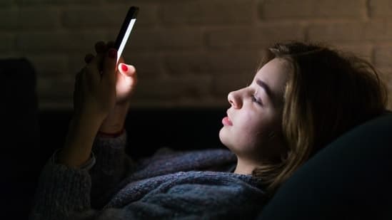 Doomscrolling Before Bed Oncologist Shares How Late Night Screen Use May Confuse Your Brain