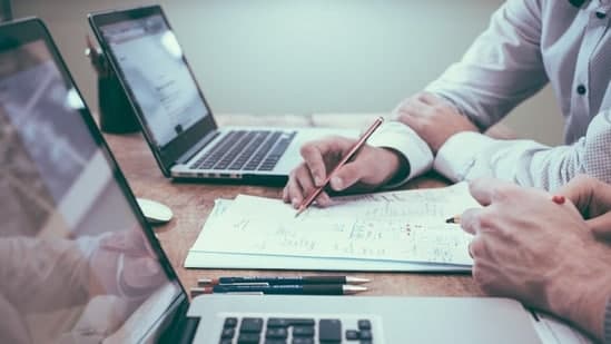 Finance Expert Shares How Much Money You Should Have Saved By 30 40 And 50 To Stay On Track With Long Term Goals