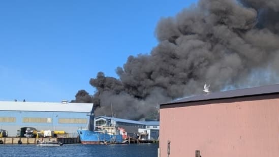 Ballard Seattle Fire Huge Blaze Warehouse Near Northwest 42nd Street Scary Videos Emerge Queen Anne Fremont