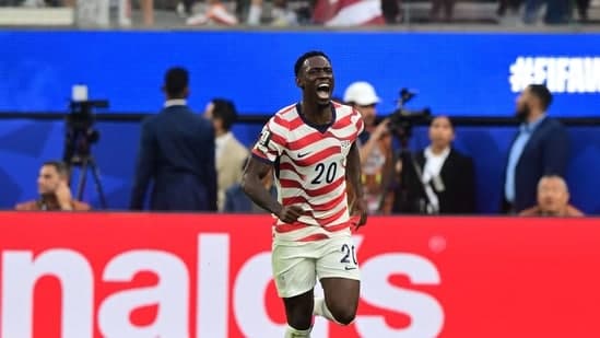 Usa Strike Four Goals In Fifa World Cup Match For First Time Hammer Paraguay 4 1 In Front Of Leonardo Dicaprio Beckham