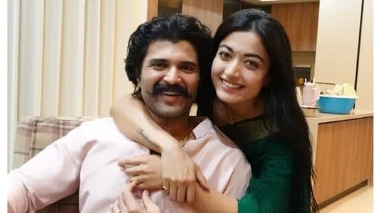 Vijay Deverakonda Rashmika Mandanna Reward School Students In Telangana Offer Scholarships To 180 Kids